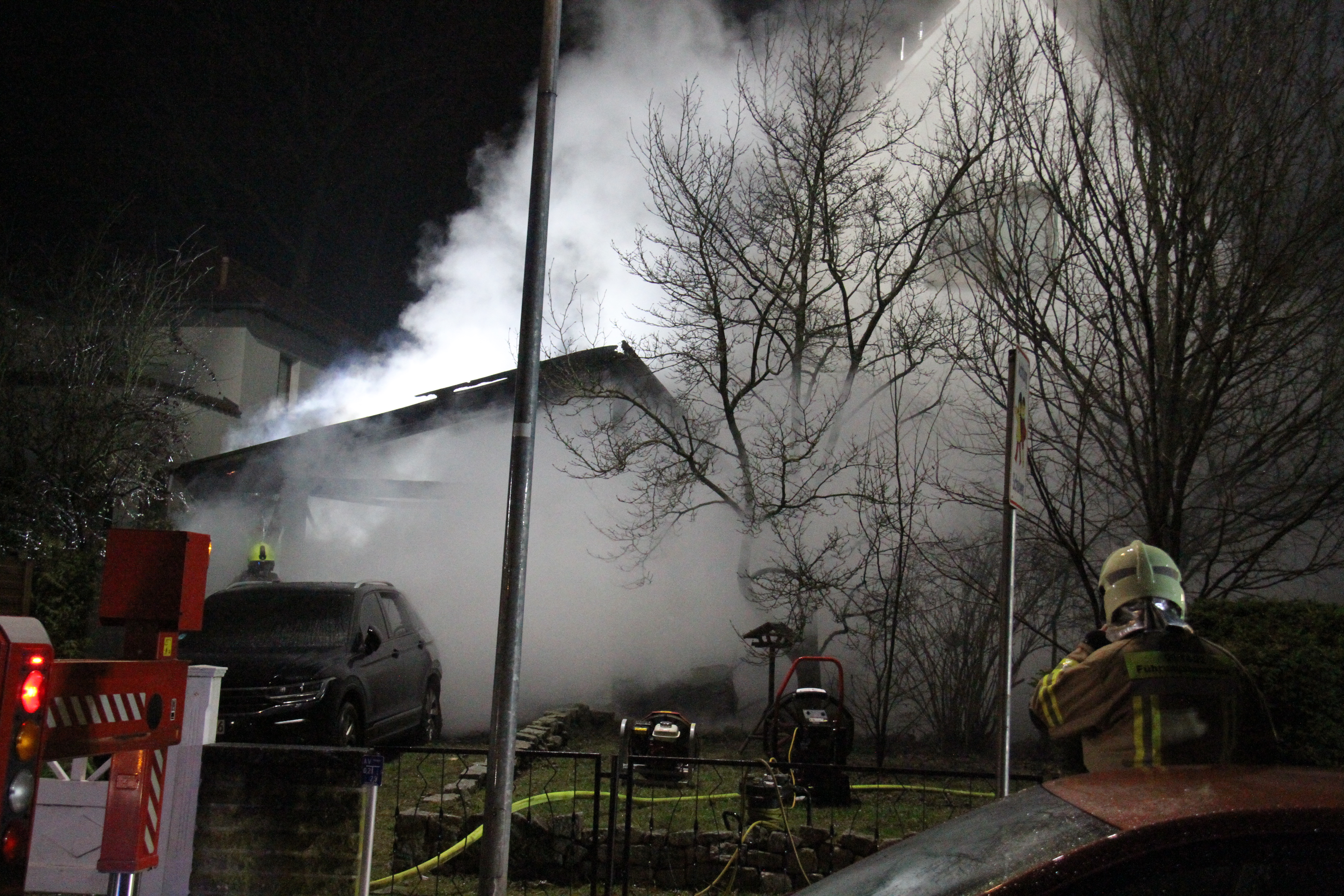 Carport brennt in Silvesternacht komplett aus