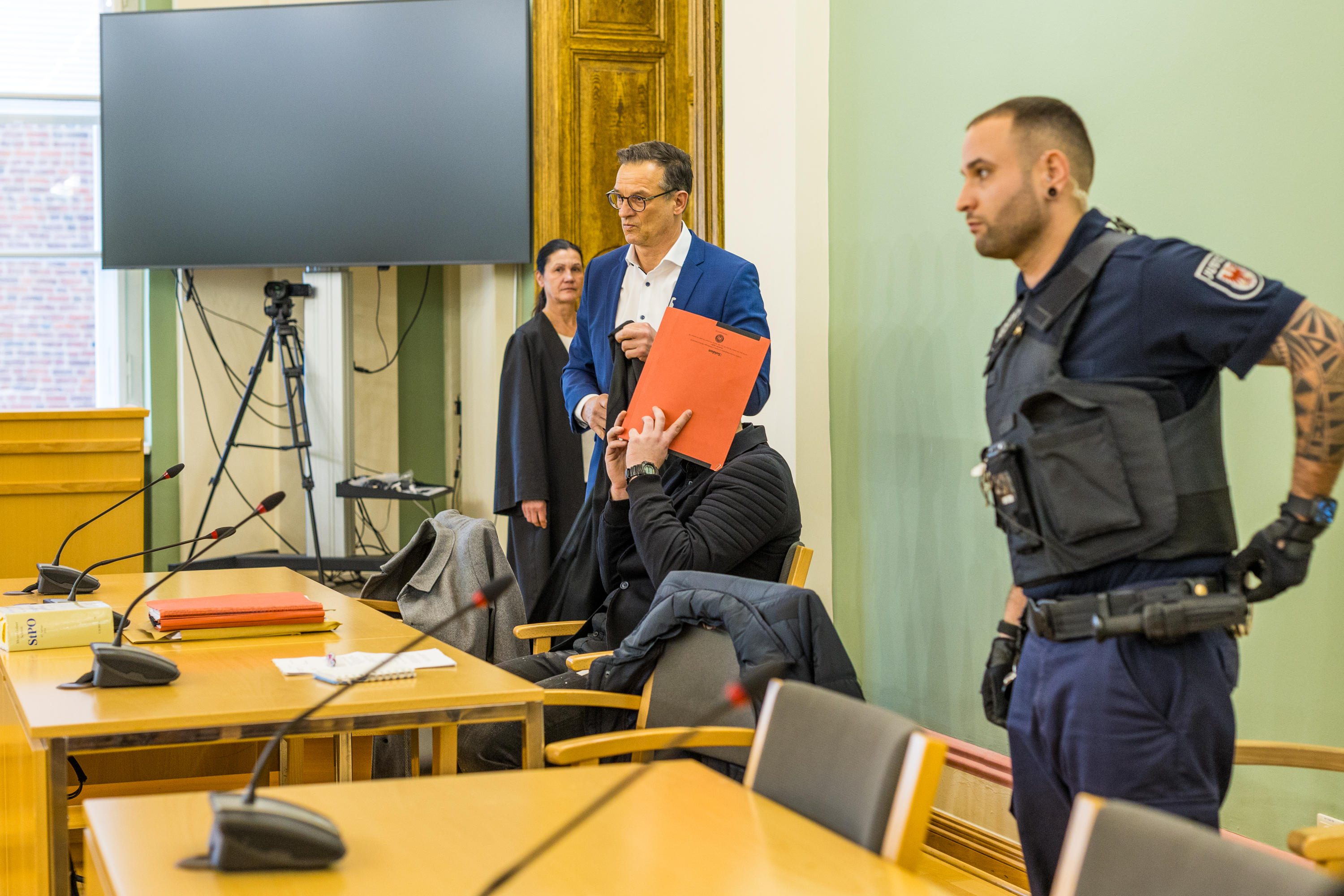 Polizisten in Lauchhammer bei Verfolgungsfahrt getötet - Prozessauftakt am Landgericht Cottbus