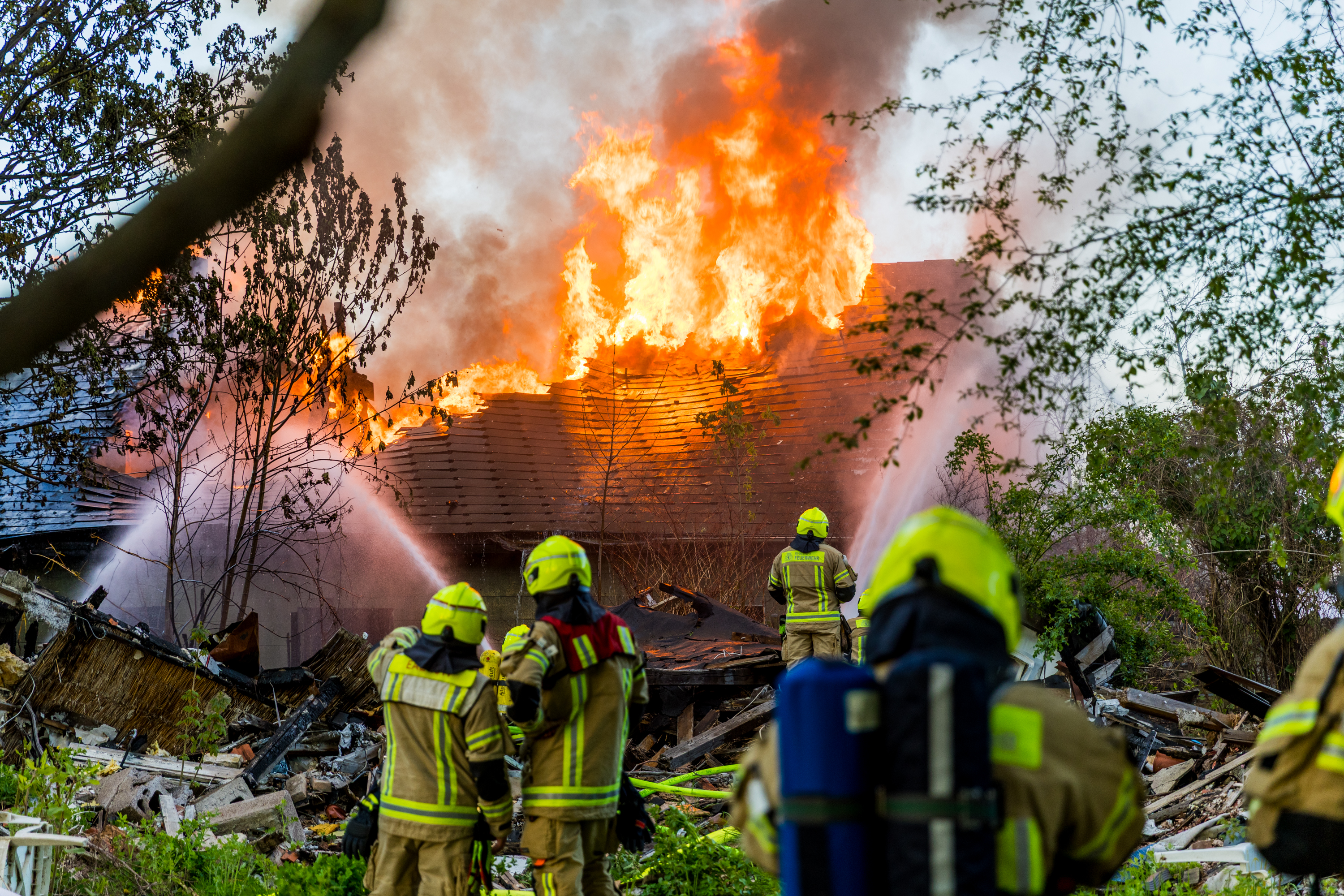 Berlin: Einfamilienhaus in Vollbrand - Bewohner können sich glücklicherweise noch Retten