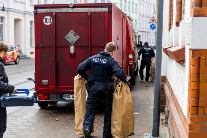 Polizei beschlagnahmt mutmaßlich illegalen Sprengstoff kurz vor Silvester