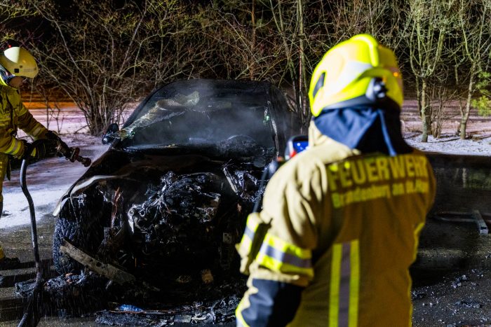 PKW-Brandserie in Cottbus setzt sich weiter fort - mehrere PKWs stehen in wenigen Wochen in Flammen
