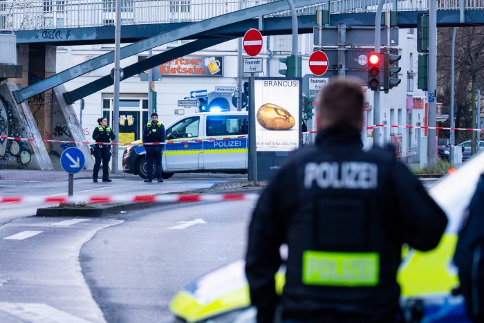 Schon wieder Schüsse auf Berliner Lokal - glücklicherweise keine Verletzten - Polizei sichert Spuren