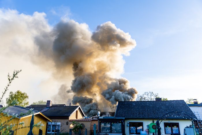 Berlin: Einfamilienhaus in Vollbrand - Bewohner können sich glücklicherweise noch Retten