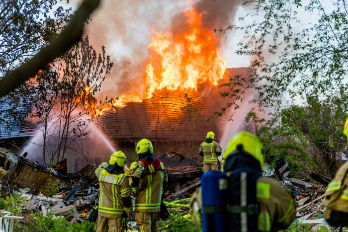 Berlin: Einfamilienhaus in Vollbrand - Bewohner können sich glücklicherweise noch Retten